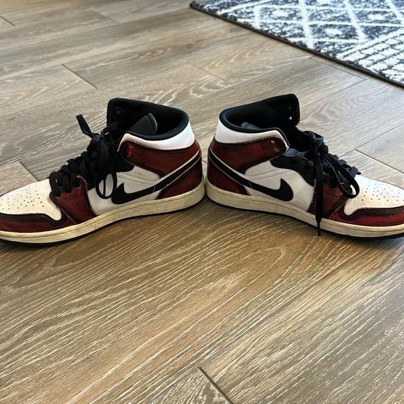 Nike Air Jordan 1 Mid SE - Picture 7 of 9